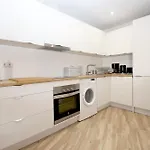 Port Yvonne Apartmán *